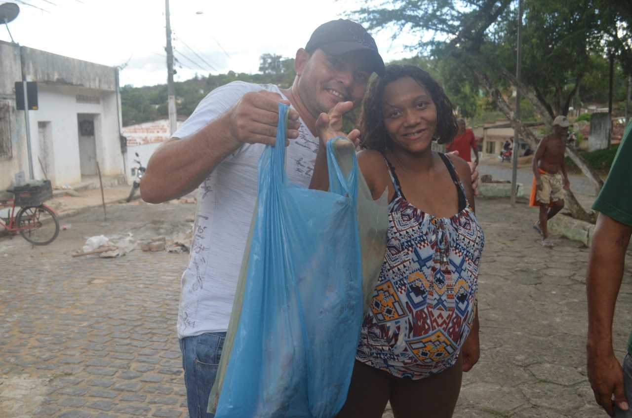Camacã: Prefeitura faz entrega de quase 20 mil kg de  peixe a população carente e garante a alimentação da Semana Santa
